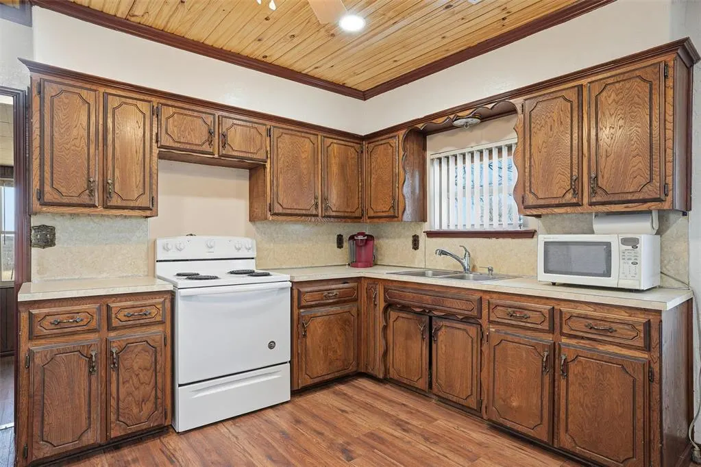 Photo 10 — 16127 S County Road 211, Headrick, OK 73549