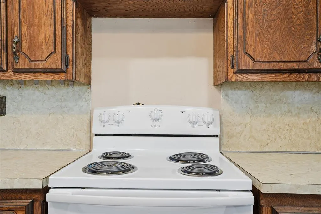 Photo 12 — 16127 S County Road 211, Headrick, OK 73549