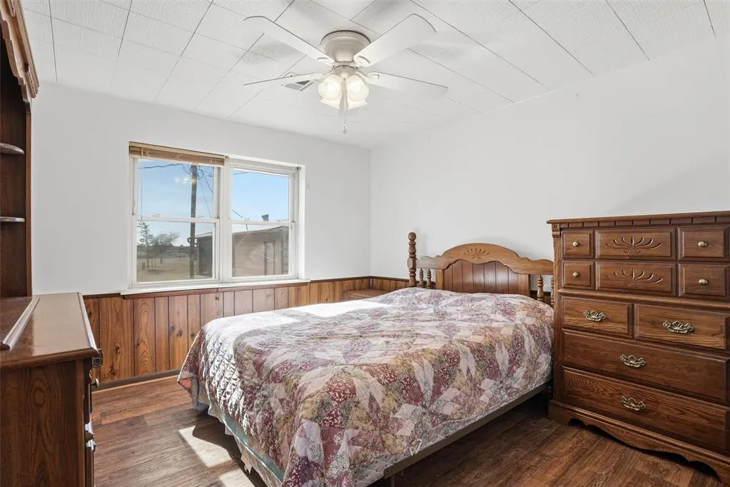 Photo 15 — 16127 S County Road 211, Headrick, OK 73549