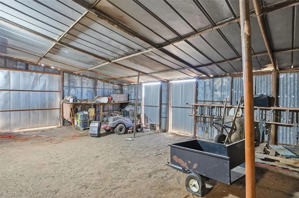 Photo 27 — 16127 S County Road 211, Headrick, OK 73549