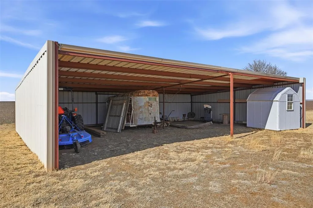 Photo 29 — 16127 S County Road 211, Headrick, OK 73549