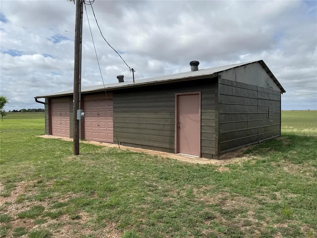 Photo 25 — 16127 S County Road 211, Headrick, OK 73549