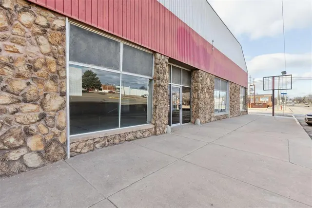 Photo 2 — 423 N 7th Street, Perry, OK 73077