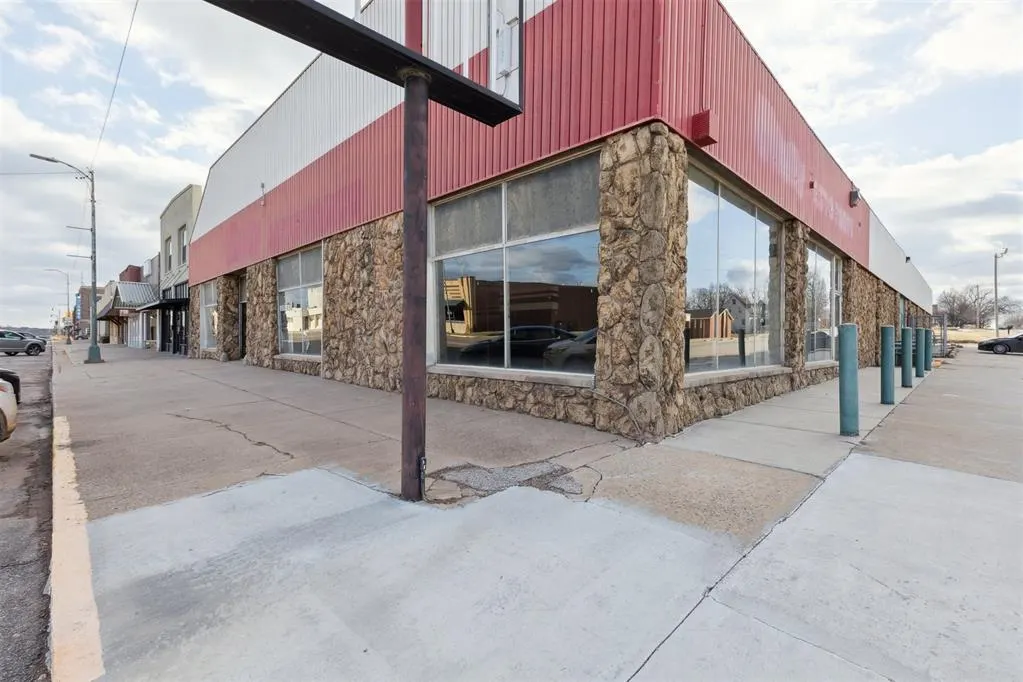 Photo 3 — 423 N 7th Street, Perry, OK 73077