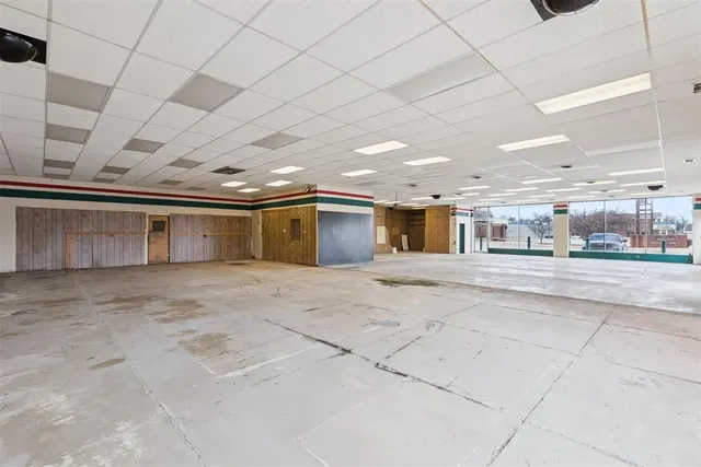 Photo 6 — 423 N 7th Street, Perry, OK 73077