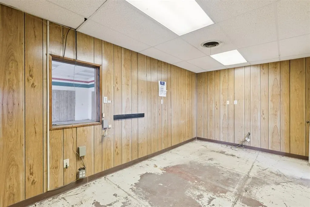 Photo 13 — 423 N 7th Street, Perry, OK 73077