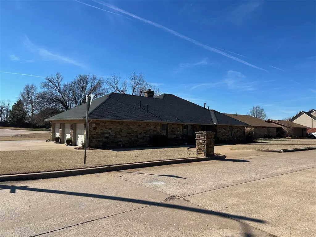 Photo 2 — 901 W Park Lane, Kingfisher, OK 73750