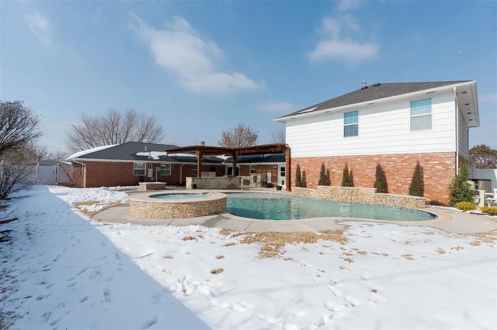 Photo 11 — 3247 Elmwood Avenue, Oklahoma City, OK 73116