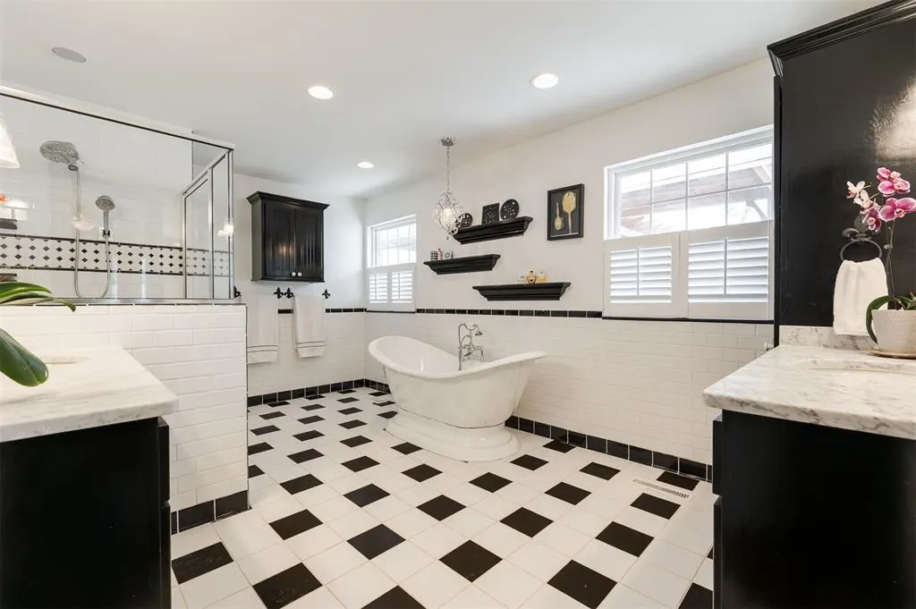 Photo 12 — 3247 Elmwood Avenue, Oklahoma City, OK 73116