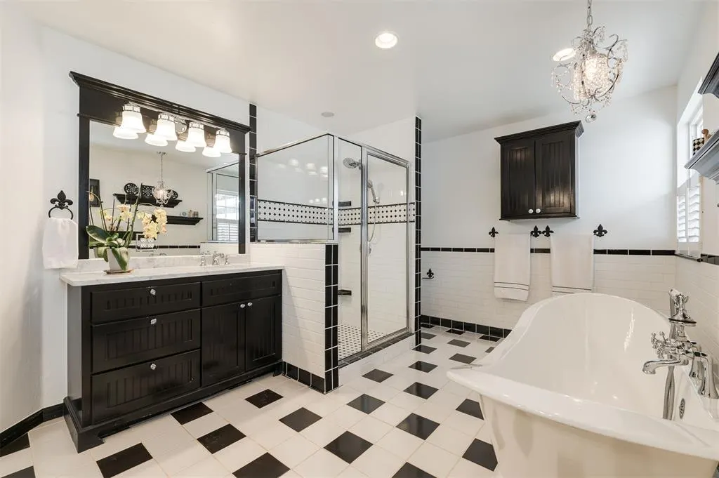 Photo 13 — 3247 Elmwood Avenue, Oklahoma City, OK 73116
