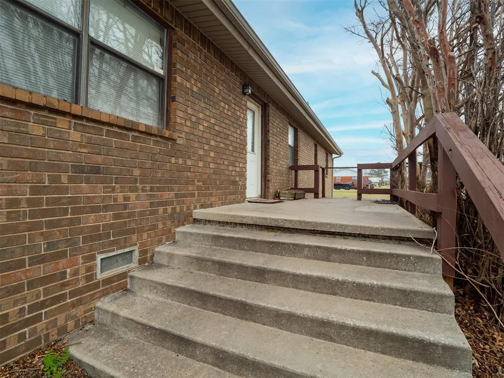 Photo 2 — 1203 N Jim Thorpe Boulevard, Prague, OK 74864
