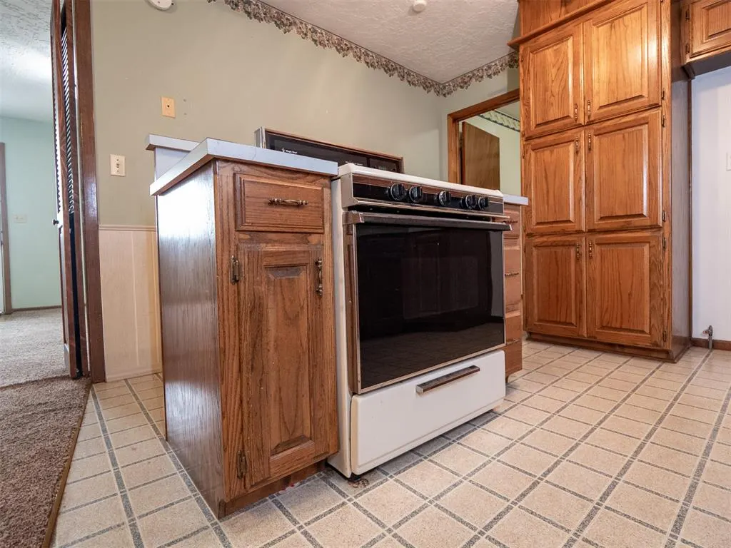 Photo 17 — 1203 N Jim Thorpe Boulevard, Prague, OK 74864