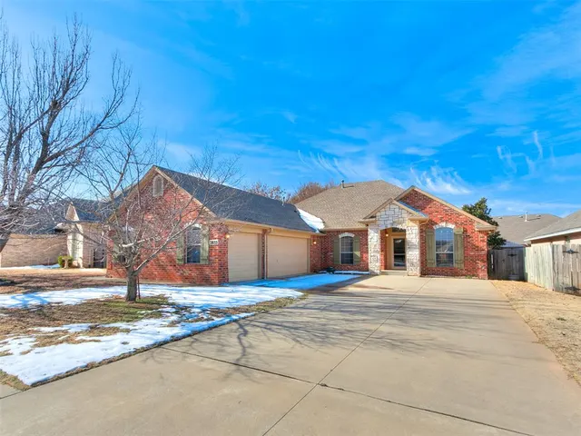 Photo 2 — 2833 Stonebrook Road, Edmond, OK 73003