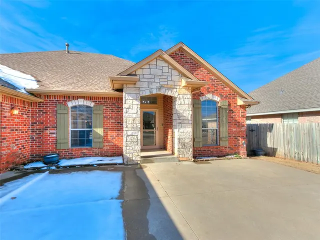 Photo 4 — 2833 Stonebrook Road, Edmond, OK 73003