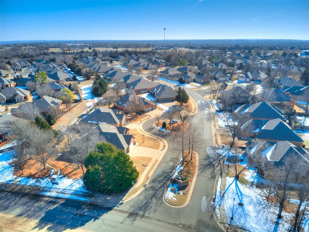 Photo 12 — 2833 Stonebrook Road, Edmond, OK 73003