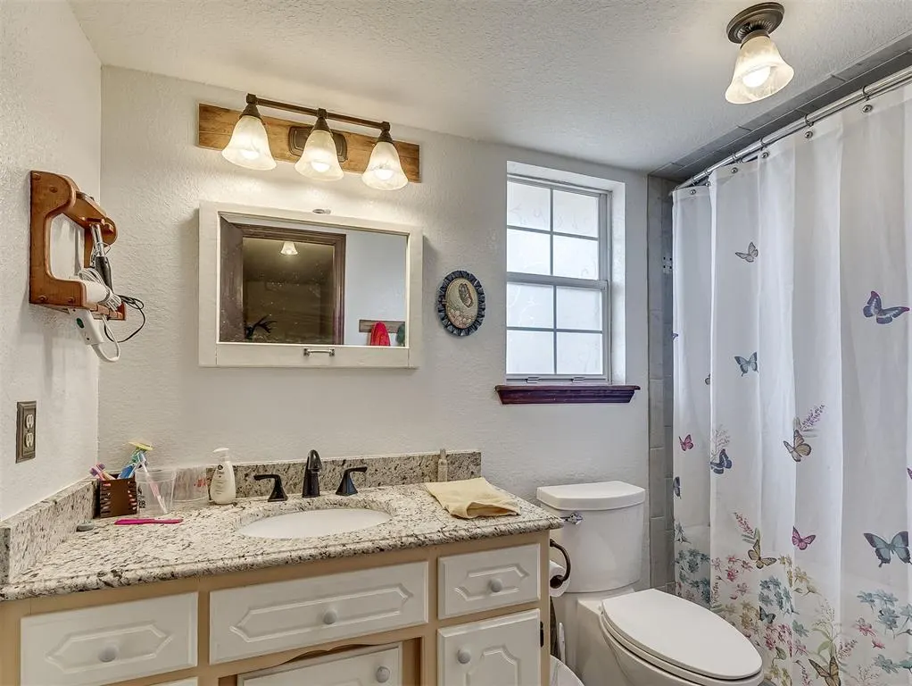 Photo 11 — 7901 Eagle Wood Drive, Oklahoma City, OK 73150