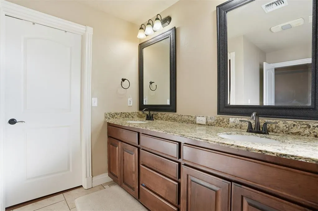 Photo 9 — 912 Stephanie Lane, Altus, OK 73521