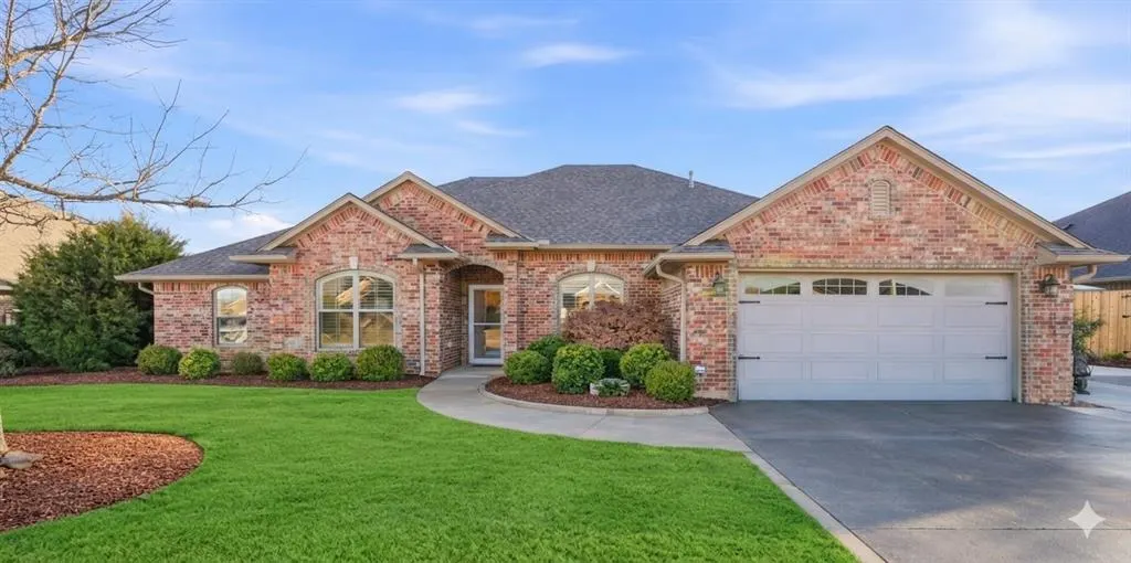 Front exterior — 912 Stephanie Lane, Altus, OK 73521