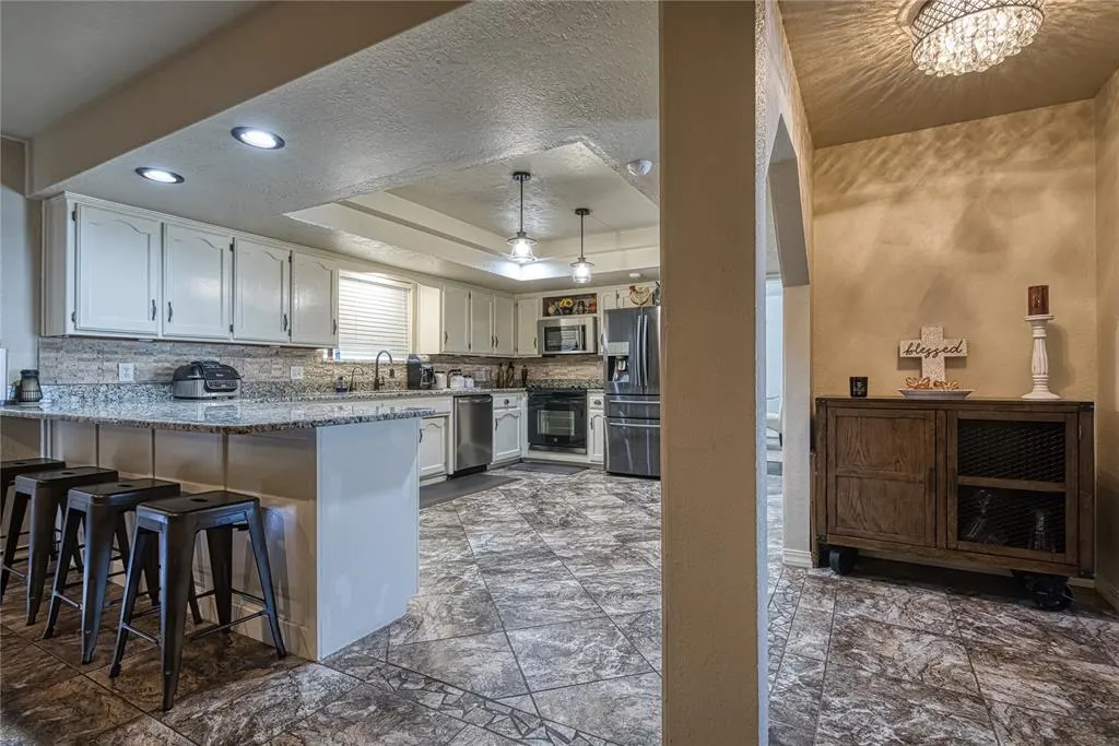 Photo 7 — 1006 Lera Lane, Elk City, OK 73644