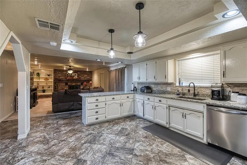 Photo 8 — 1006 Lera Lane, Elk City, OK 73644