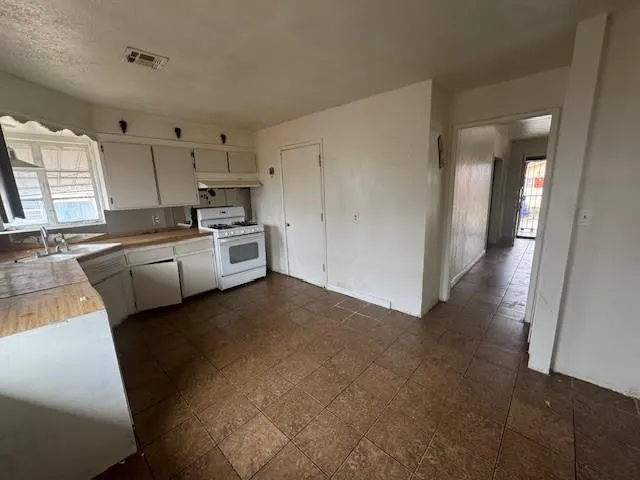 Photo 7 — 2701 SW 52nd Street, Oklahoma City, OK 73119