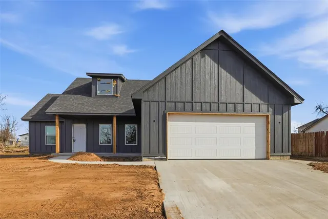 Front exterior — 218 N Grand Avenue, El Reno, OK 73036