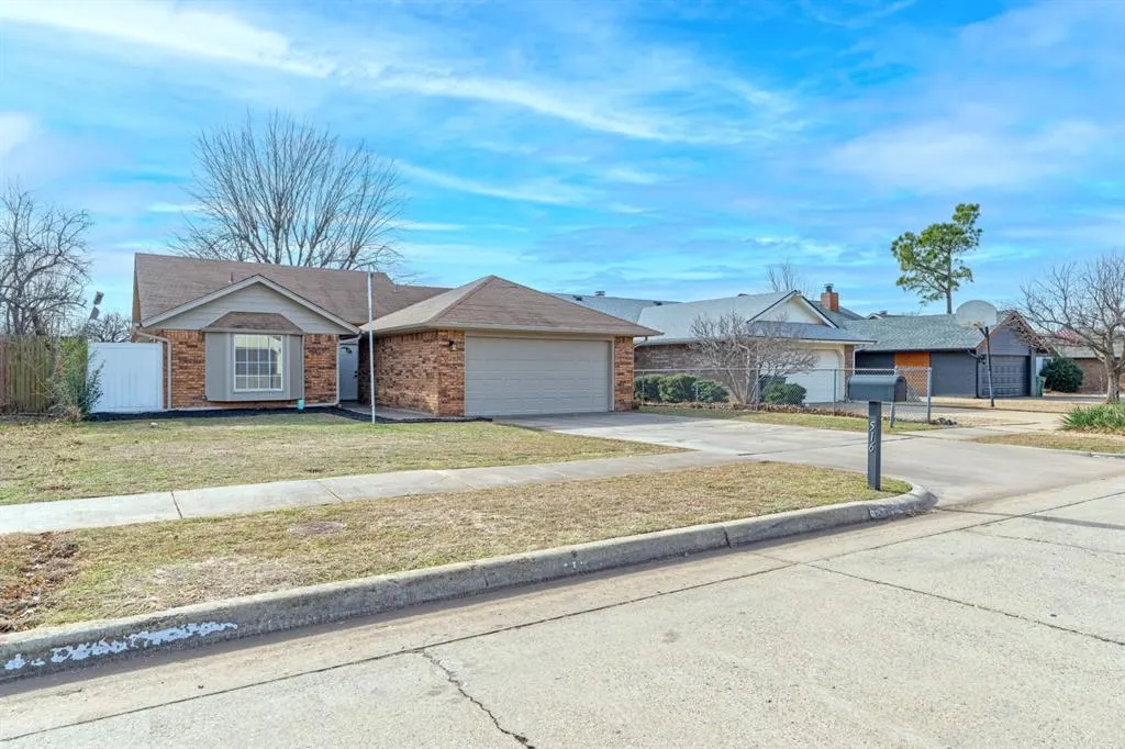 Photo 8 — 516 W 7th Street, Edmond, OK 73003