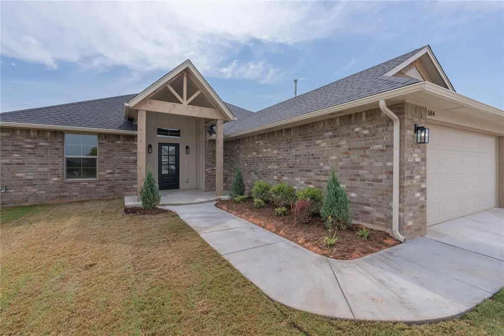 Photo 3 — 584 Hackberry Lane, Washington, OK 73093
