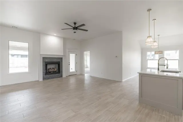 Photo 6 — 584 Hackberry Lane, Washington, OK 73093