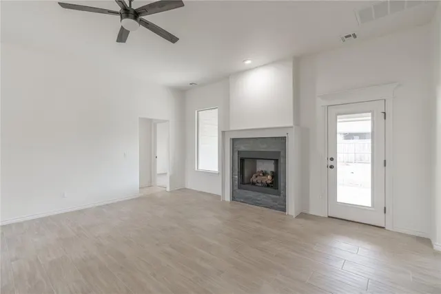 Photo 8 — 584 Hackberry Lane, Washington, OK 73093
