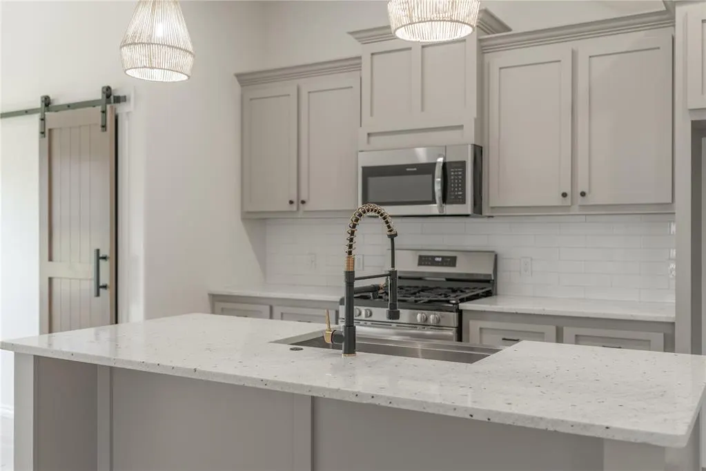 Photo 10 — 584 Hackberry Lane, Washington, OK 73093