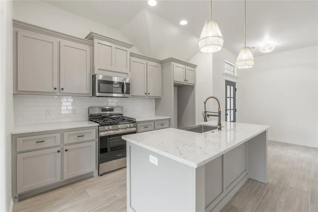Photo 12 — 584 Hackberry Lane, Washington, OK 73093
