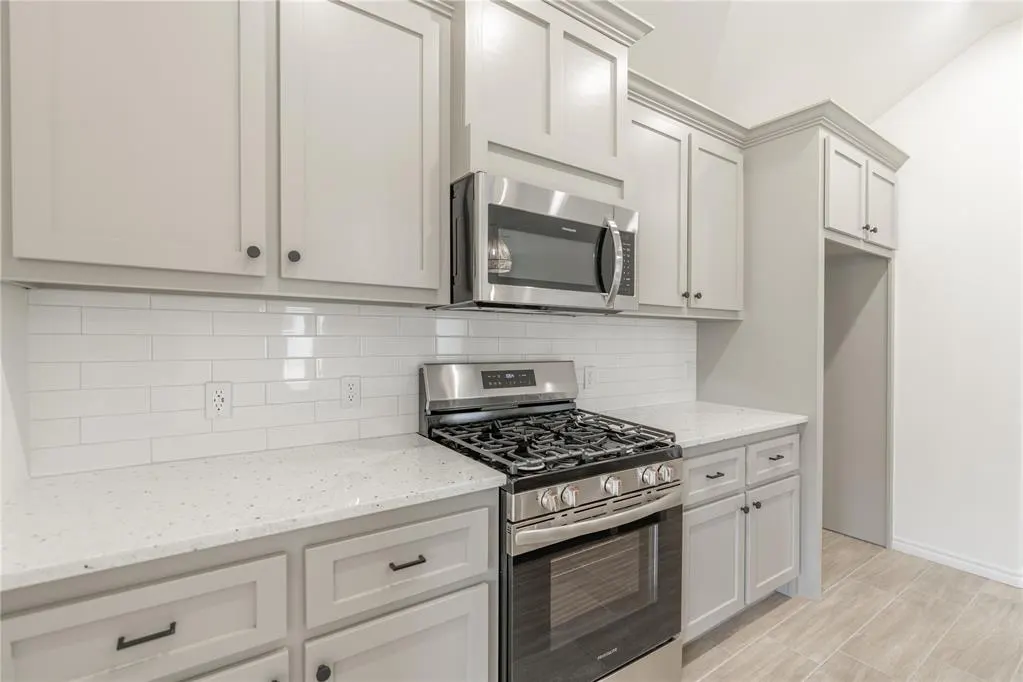 Photo 13 — 584 Hackberry Lane, Washington, OK 73093