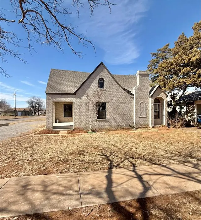 Photo 2 — 1501 N Lee Street, Altus, OK 73521