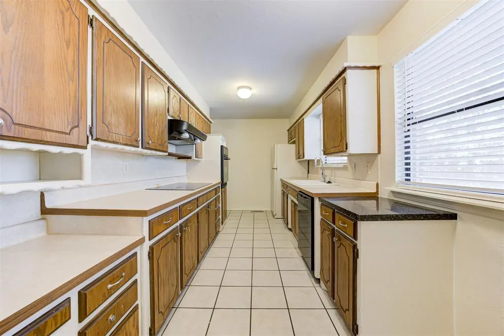 Photo 12 — 6341 N Hammond Avenue, Warr Acres, OK 73122