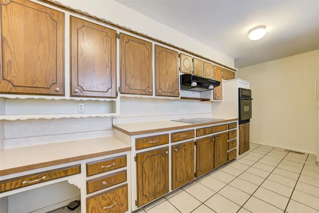 Photo 13 — 6341 N Hammond Avenue, Warr Acres, OK 73122