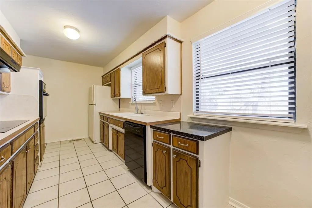 Photo 14 — 6341 N Hammond Avenue, Warr Acres, OK 73122