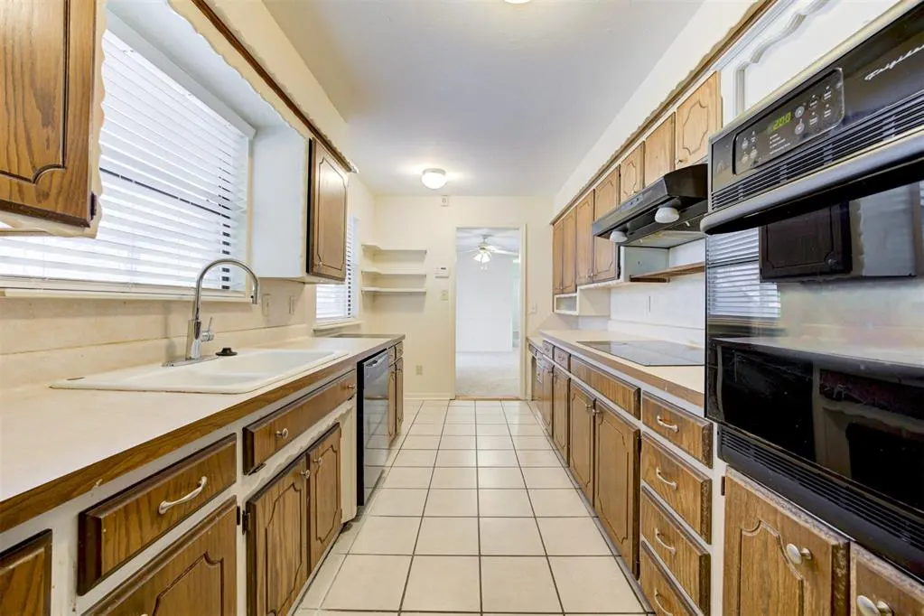 Photo 15 — 6341 N Hammond Avenue, Warr Acres, OK 73122