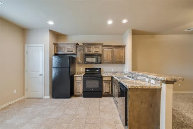 Photo 3 — 913 SW 92nd Street, Oklahoma City, OK 73139
