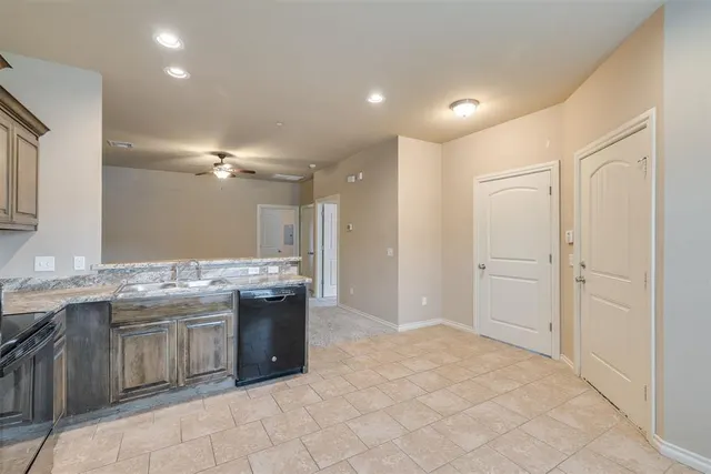 Photo 7 — 913 SW 92nd Street, Oklahoma City, OK 73139