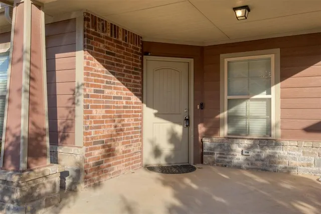 Front exterior — 1001 SW 92nd Street, Oklahoma City, OK 73139