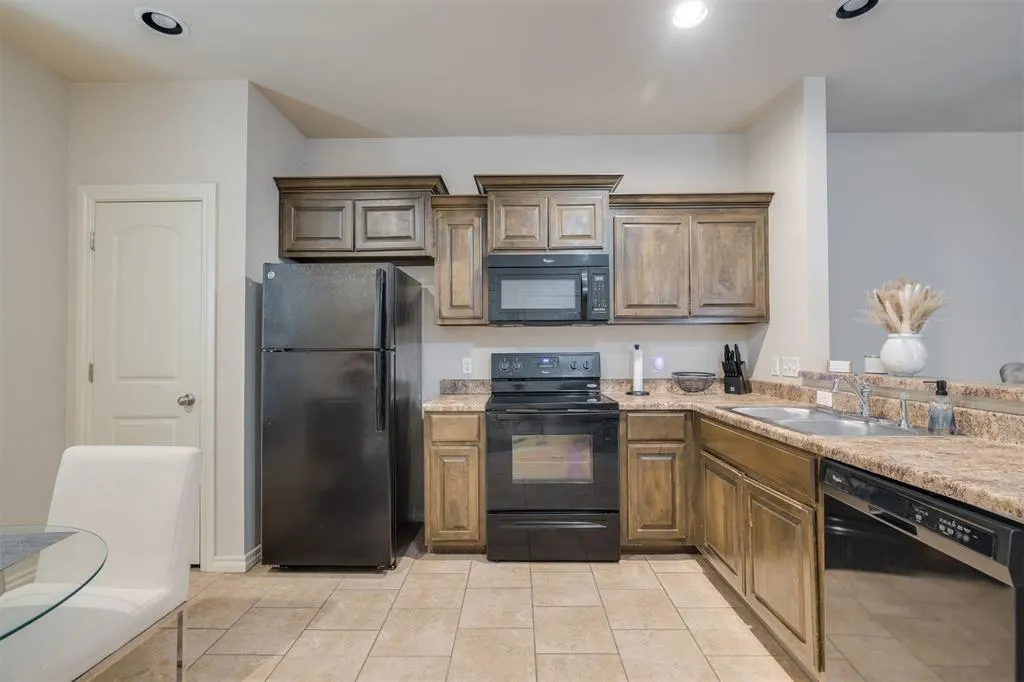Photo 3 — 1001 SW 92nd Street, Oklahoma City, OK 73139