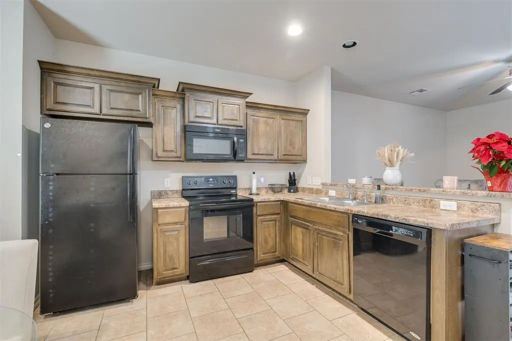 Photo 4 — 1001 SW 92nd Street, Oklahoma City, OK 73139