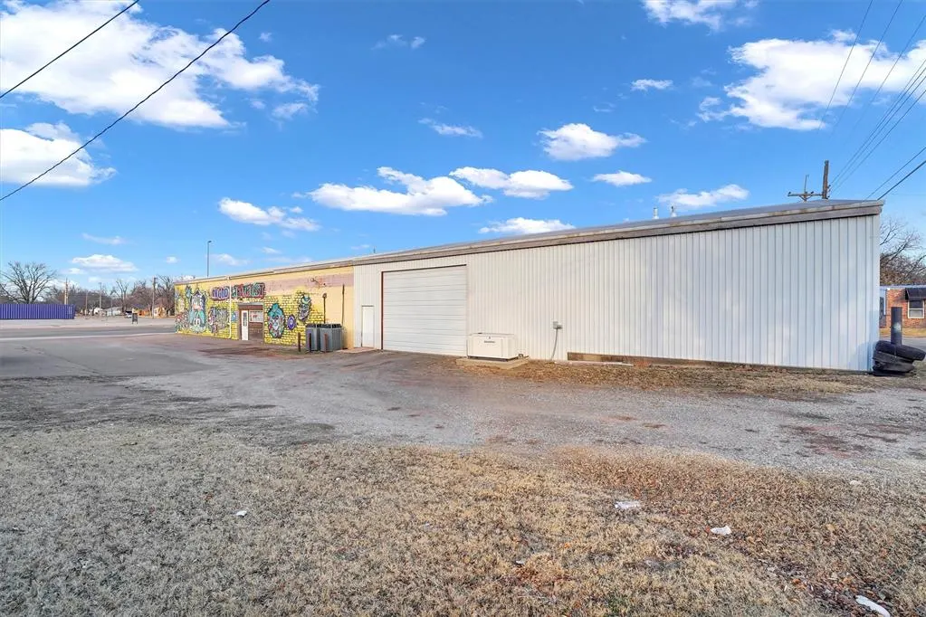 Photo 7 — 1402 W 3rd Street, Elk City, OK 73644
