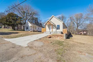 Sold home at 218 E 8th Street