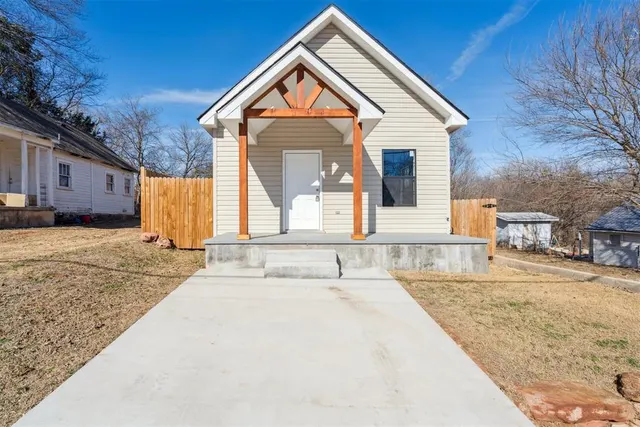 Photo 2 — 218 E 8th Street, Chandler, OK 74834