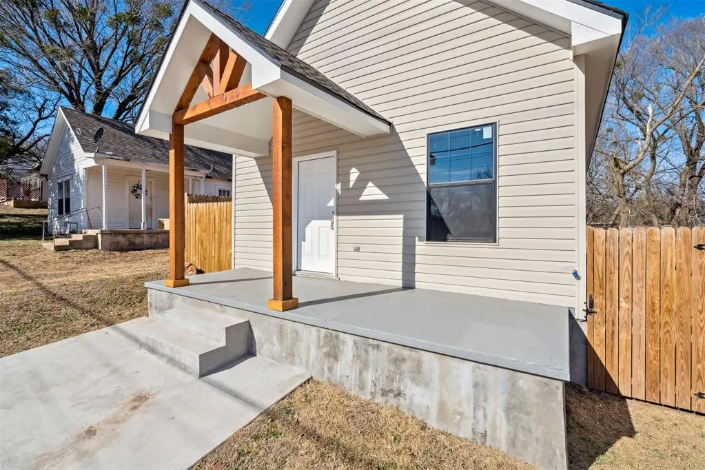 Photo 3 — 218 E 8th Street, Chandler, OK 74834