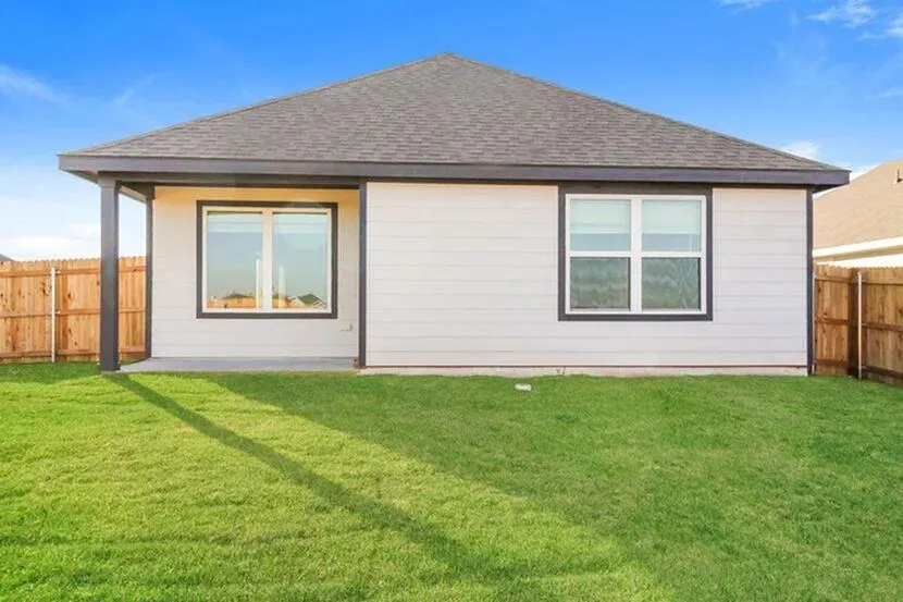 Photo 3 — 2005 Crimson Creek Boulevard, El Reno, OK 73036