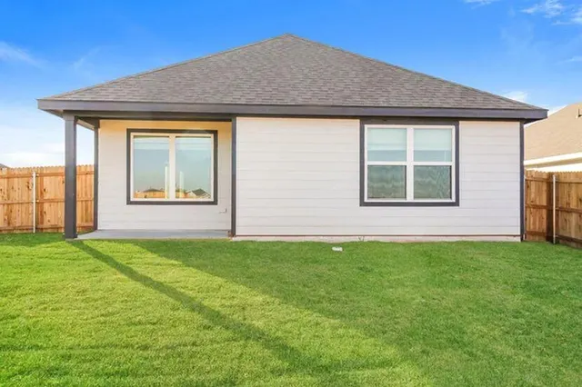 Photo 3 — 2005 Crimson Creek Boulevard, El Reno, OK 73036