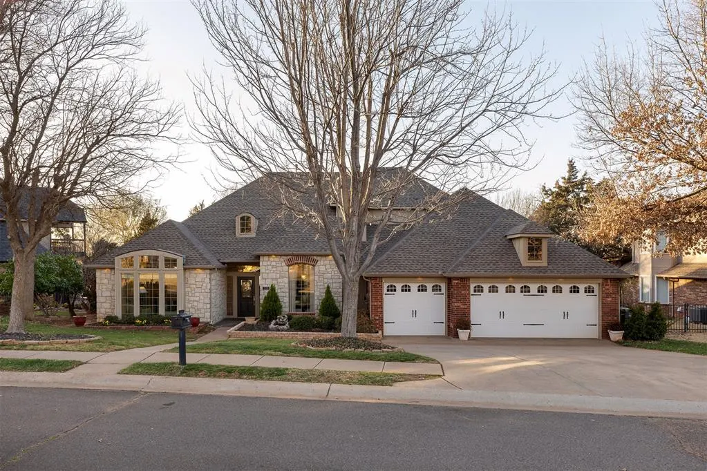 Photo 2 — 123 Lakeview Trail, Edmond, OK 73003